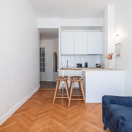 10 Amiral 201 - Magnifique - 2 - Centre-ville *