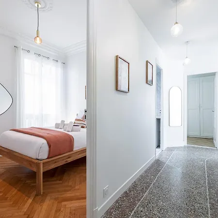 10 Amiral 201 - Magnifique - 2 - Centre-ville